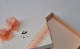 化妆品套盒设计如何去吸引爱美女性的关注?—樱美包装 化妆品套盒设计如何去吸引爱美女性的关注?—樱美包装